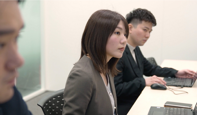 SMBC日興証券株式会社（出向）リテールIT企画部 リテールIT企画課 河村 朋菜 何を得られ、歩めるのか グループでキャリアを歩むSMBCのリテールビジネス、銀証連携で広がる未来、5年後の自分を語ってもらった